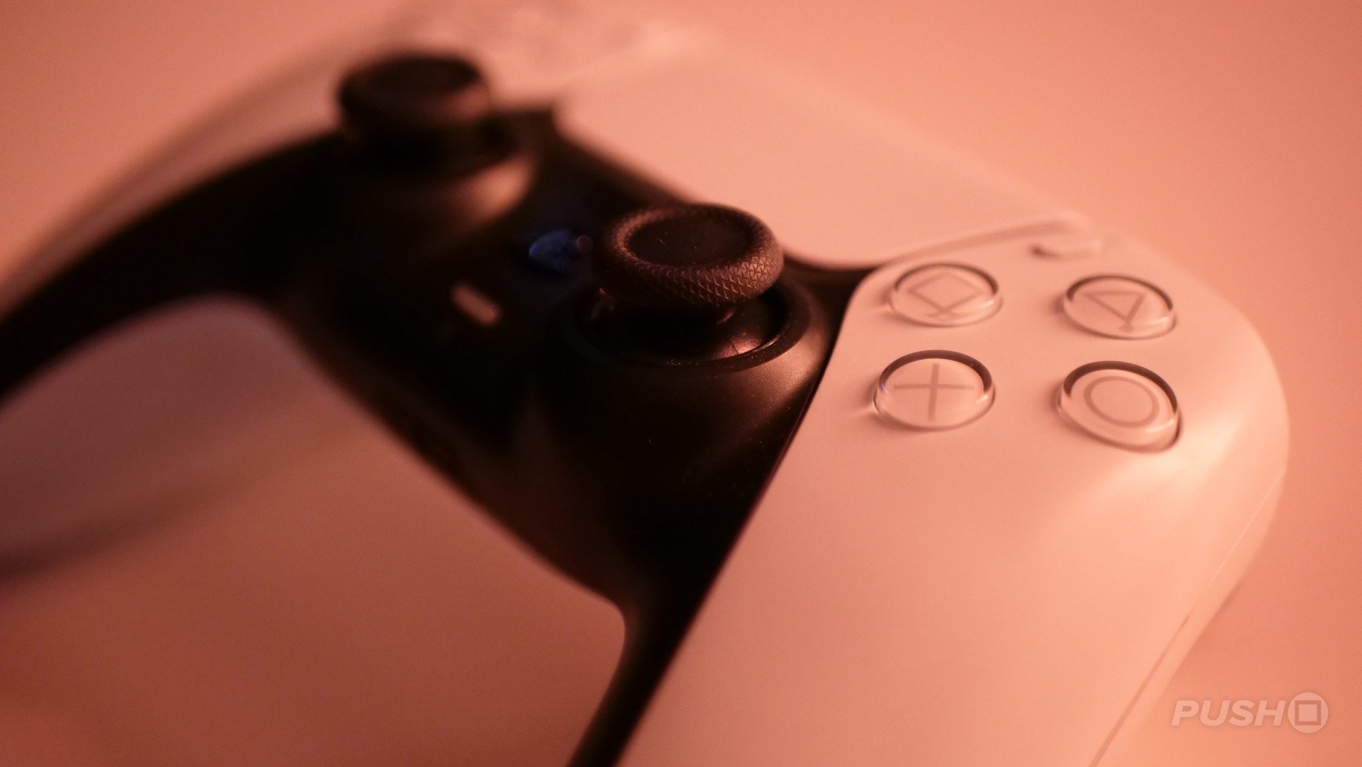 DualSense PS5 Controllers Will Soon Be Able to Pair with Multiple Devices At Once
