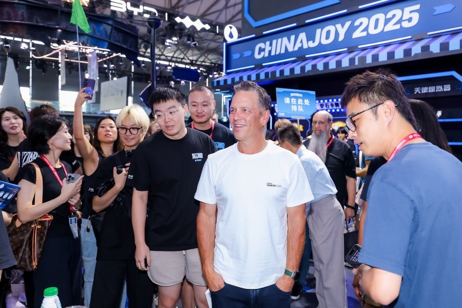 Xbox’s Phil Spencer & Sarah Bond Make Surprise Appearance At ChinaJoy 2025
