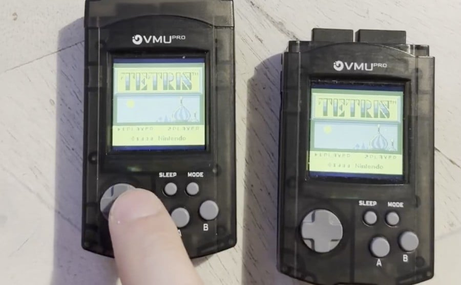 This Dreamcast VMU Supports Wireless Game Boy Multiplayer, Because Why Not